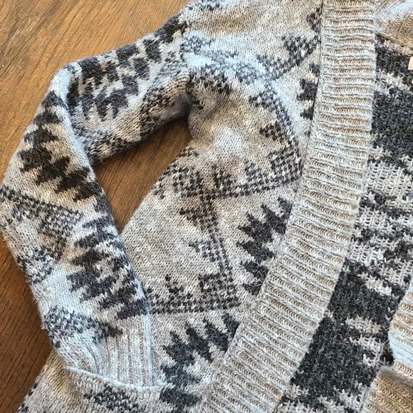 Mossimo Sweater Size Large - Picture 2 of 3